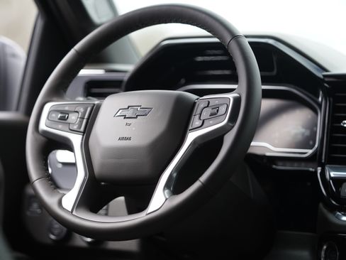 Used 2025 Chevrolet Silverado 1500 LT Trail Boss w/ LT Trail Boss Premium Package AWD/4WD image 12