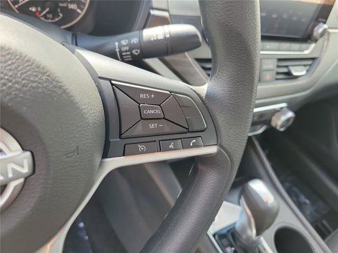 Used 2025 Nissan Altima 2.5 SV FWD image 24