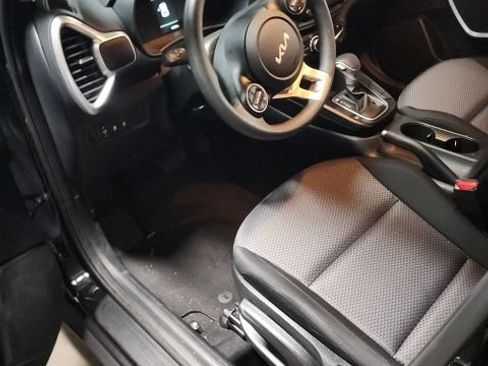 Used 2025 Kia Soul LX w/ LX Technology Package FWD image 6