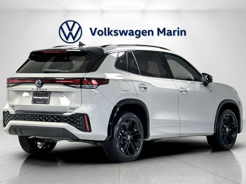 New 2026 Volkswagen Tiguan SE R-Line image 5