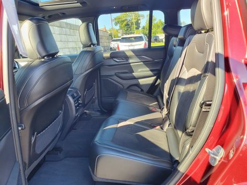 Used 2023 Jeep Grand Cherokee Altitude AWD/4WD image 36