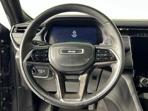 Used 2023 Jeep Grand Cherokee Overland w/ Luxury Tech Group IV AWD/4WD image 28