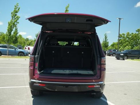 Used 2024 Jeep Wagoneer Series II w/ Flexible Seating Group AWD/4WD image 17