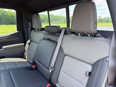 Used 2024 Chevrolet Silverado 1500 ZR2 w/ Technology Package AWD/4WD image 31