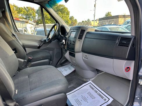Used 2018 Mercedes-Benz Sprinter 2500 image 13
