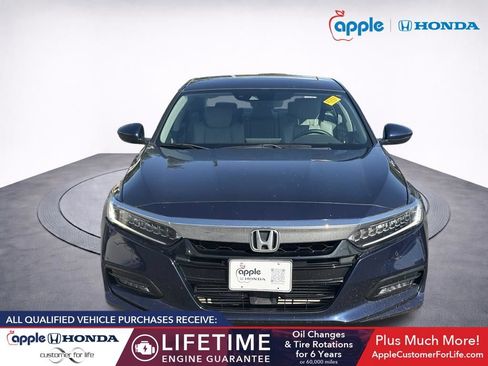 Used 2018 Honda Accord Touring image 2