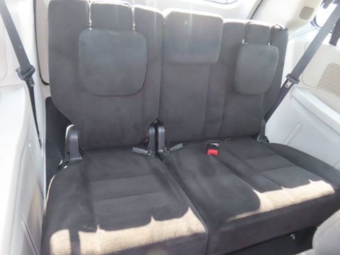 Used 2016 Dodge Grand Caravan American Value Package w/ UConnect Hands-Free Group FWD image 35