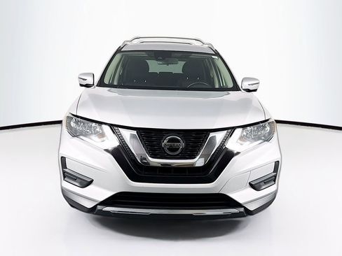 Used 2020 Nissan Rogue SV w/ Premium Package image 2