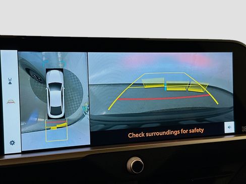 Used 2023 Toyota Crown Platinum image 23