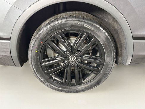 Used 2022 Volkswagen Tiguan SE R-Line AWD/4WD image 34