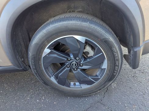 Used 2024 Nissan Rogue SV image 9