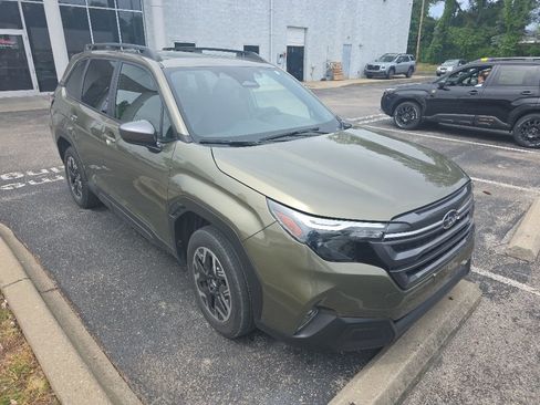 Used 2025 Subaru Forester Premium w/ Convenience Package #1 AWD/4WD image 3