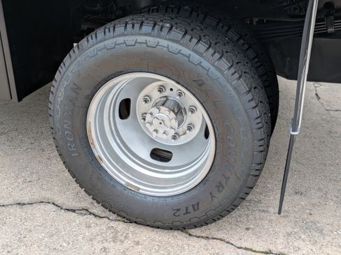 Used 2022 Ford F350 XL w/ Power Equipment Group image 9