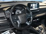 Used 2022 Mitsubishi Outlander SE image 2