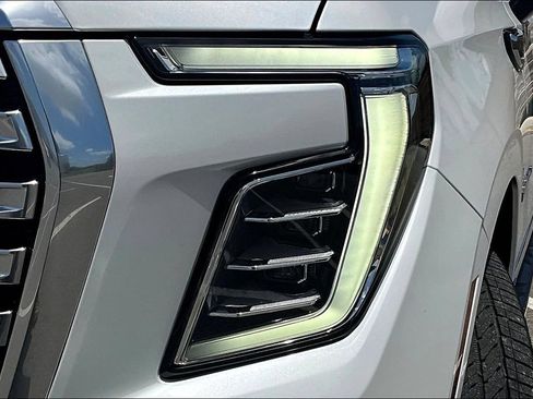 Used 2025 GMC Yukon XL Denali AWD/4WD image 30