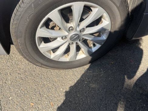 Used 2019 Chrysler Pacifica Touring-L FWD image 15