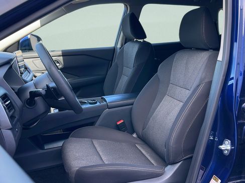 Used 2024 Nissan Rogue SV image 23