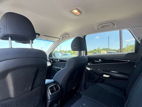 Used 2019 Kia Sorento FWD w/ LX Convenience Package image 11