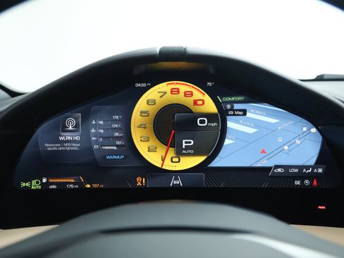Certified 2025 Ferrari Roma Spider RWD image 32