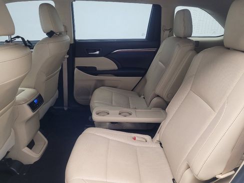 Used 2019 Toyota Highlander Limited FWD image 18