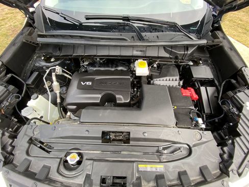 Used 2022 Nissan Pathfinder SV image 11