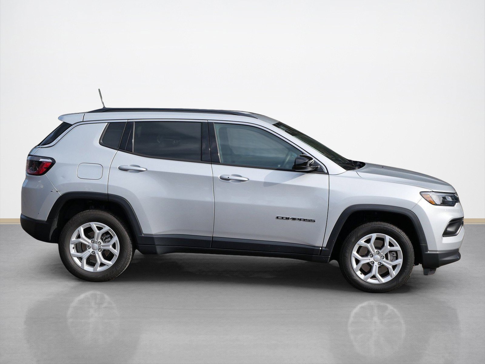 Used 2024 Jeep Compass Latitude AWD/4WD image 6