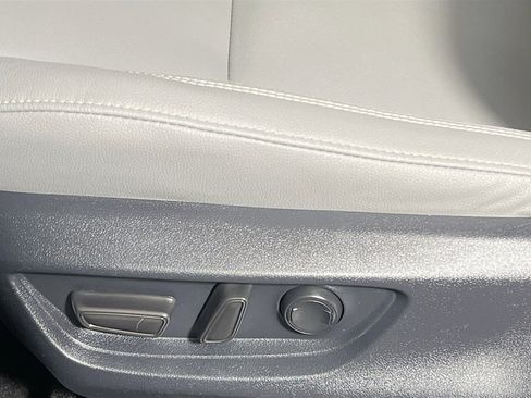 Used 2025 Toyota Camry SE w/ Convenience Package FWD image 15