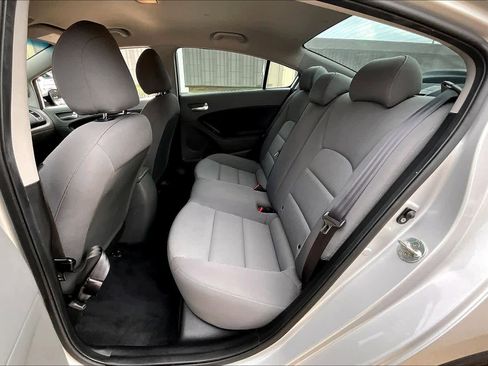 Used 2017 Kia Forte LX image 16