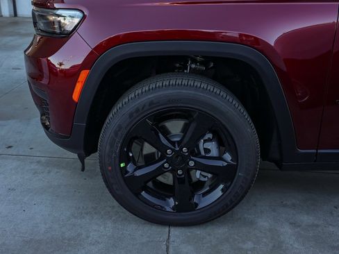 New 2025 Jeep Grand Cherokee L Altitude image 11