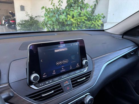 Used 2025 Nissan Altima 2.5 SV FWD image 19