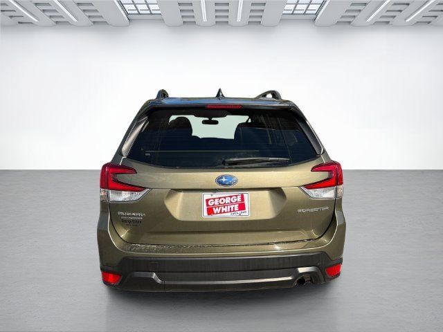 Used 2024 Subaru Forester Premium AWD/4WD image 5