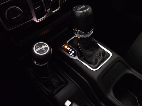 Used 2022 Jeep Wrangler Unlimited Sport AWD/4WD image 16