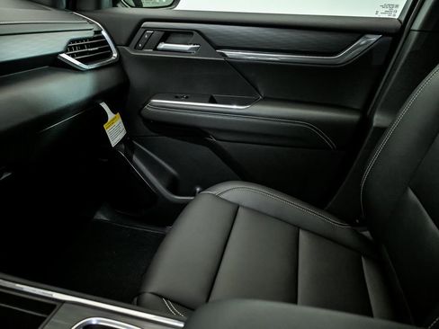 New 2026 GMC Acadia Elevation image 17