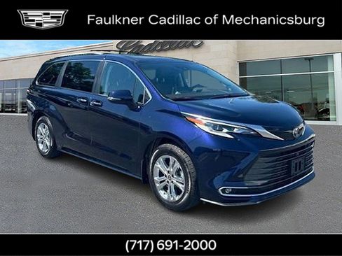 Used 2023 Toyota Sienna Platinum AWD/4WD image 1