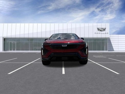 Certified 2025 Cadillac Optiq Sport 2 w/ LPO, Floor Liner Package AWD/4WD image 7