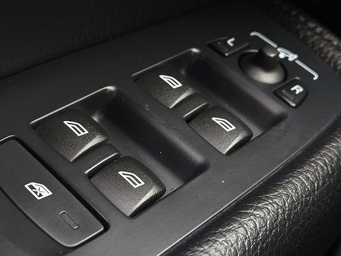 Used 2018 Volvo XC60 T6 Momentum w/ Advanced Package image 17