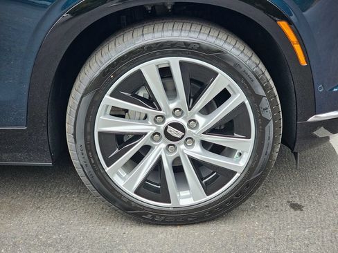 New 2027 Cadillac Vistiq Luxury AWD/4WD image 9