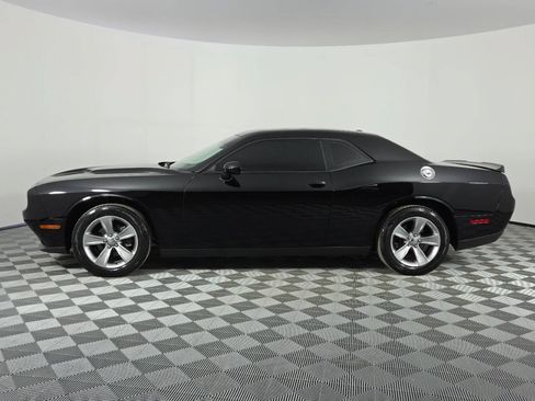 Used 2018 Dodge Challenger SXT RWD image 4