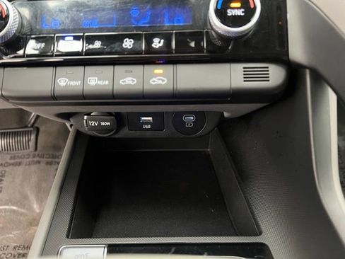 Used 2024 Hyundai Elantra SEL image 19