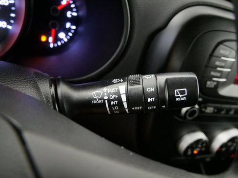 Used 2016 Kia Soul FWD image 29