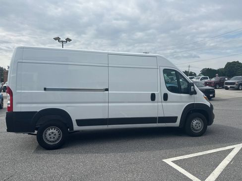 Used 2025 RAM ProMaster 2500 w/ Convenience Group FWD image 10