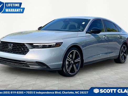 Used 2025 Honda Accord Sport image 3