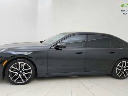 Used 2023 BMW 740i w/ Parking Assistance Package RWD image 3
