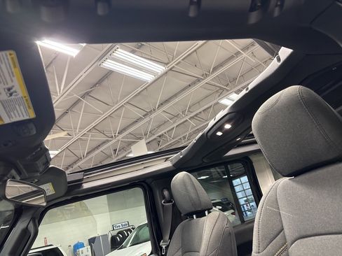 Used 2024 Jeep Wrangler Sport S image 32