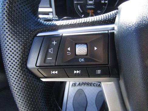 Used 2023 Mitsubishi Outlander SE image 16