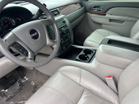 Used 2010 GMC Yukon XL SLT w/ SLT-2 Equipment Package image 7