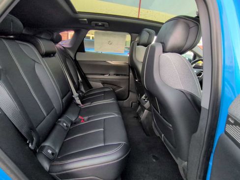 New 2025 Cadillac Optiq Luxury 1 image 27