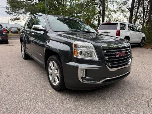 Used 2017 GMC Terrain SLT w/ Driver Alert Package I FWD image 3