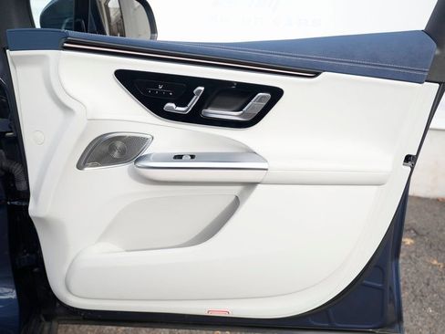 Used 2023 Mercedes-Benz EQE 500 4MATIC SUV image 36