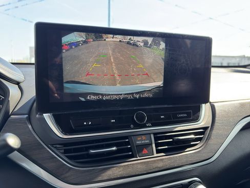 Used 2023 Nissan Altima 2.5 SV w/ SV Premium Package image 23